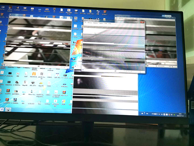 驱动不兼容，导致测试机上的USB内窥摄像头只能在电脑上显示三个画面